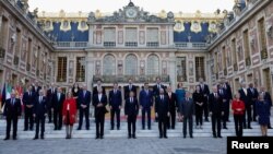 Lideri Evropske unije na samitu u Versaju, u Francuskoj (Foto: Reuters/Sarah Meyssonnier)