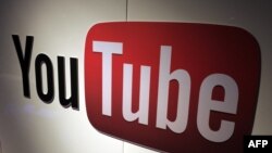 Una imagen muestra un logo de YouTube, la empresa informó que amplió sus restricciones a nivel internacional a canales vinculados con Rusia. [Foto de archivo]