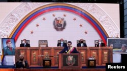 El presidente de Venezuela, Nicolás Maduro, pronuncia su discurso anual sobre el Estado de la Nación durante una sesión especial de la Asamblea Nacional, en Caracas, el 15 de enero de 2022.