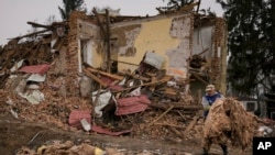 基辅郊外俄军与乌军激战后的瓦砾废墟。(2022年4月1日)