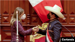 El presidente Castillo y la titular del Congreso, Maricarmen Alva, han tenido una relación tensa en los últimos ocho meses. [Foto: Cortesía Presidencia del Perú].