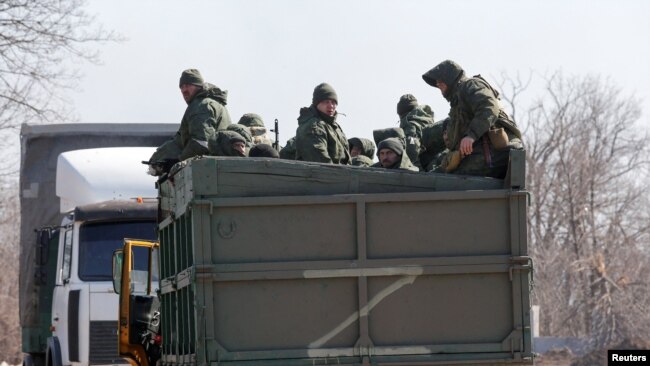Lực lượng thân Nga trên đường phố Mariupol đang bị bao vây hôm 21/3