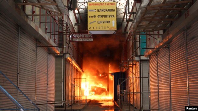 Một góc chợ Barabashova chìm trong khói lửa vào ngày 17/3/2022.