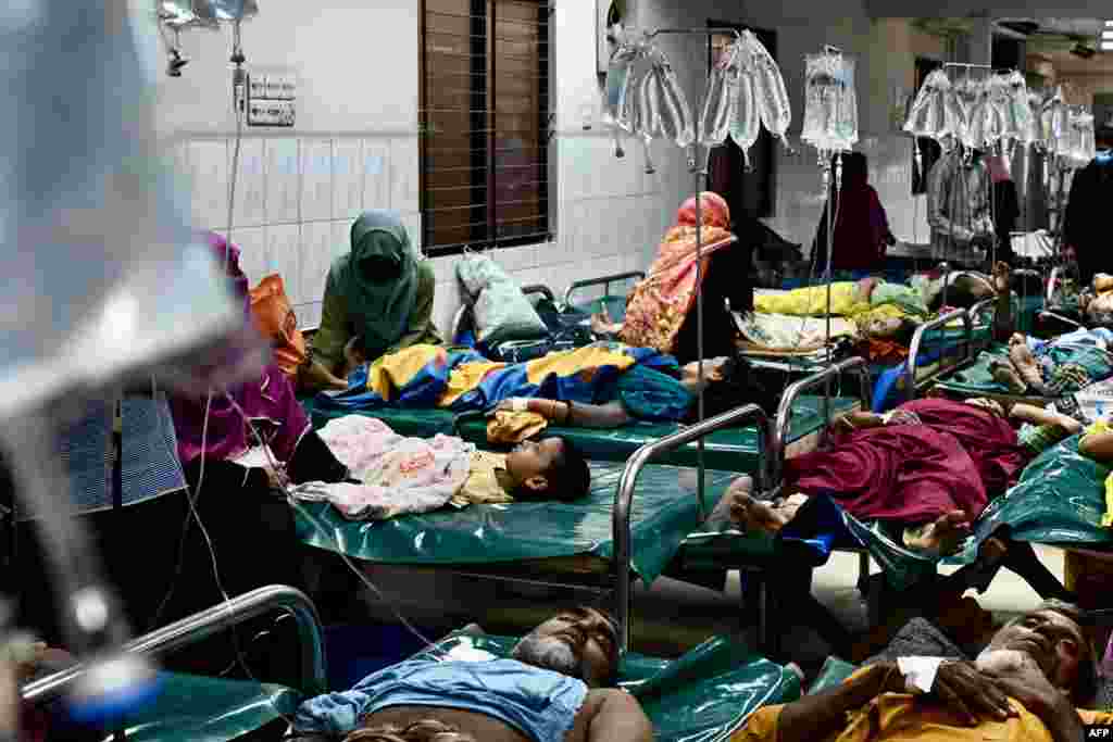 Patients suffering from diarrhea receive treatment at the International Center for Diarrheal Disease Research (ICDDRB) in Dhaka, Bangelash.