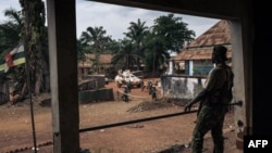 Classée deuxième pays le moins développé au monde par l'ONU, la Centrafrique a été plongée dans une guerre civile sanglante après un coup d'État en 2013.