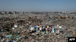 Au Kenya, les déchets en plastique ne manquent pas.