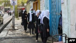 روز بازگشایی و بسته شدن مدارس دخترانه در همان روز. کابل، افغانستان - ۳ فروردین ۱۴۰۱