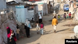 Suasana di kamp darurat untuk pengungsi internal (IDP) di Aden, Yaman 15 Maret 2022. (REUTERS/Fawaz Salman)