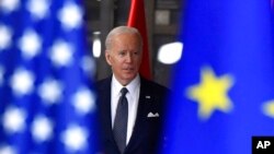 Presiden AS Joe Biden tiba untuk menghadiri KTT Uni Eropa di gedung Dewan Eropa di Brussels, Kamis, 24 Maret 2022. (Foto: AP)