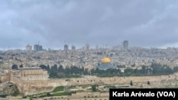 Jerusalén, la Ciudad Santa, con sus viejas murallas. Foto Karla Arévalo, VOA.