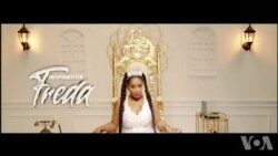 Yon mizisyen ayisyen rann meda m yo omaj nan okazyon jounen entènasyonal fanm yo. Serge F Michel