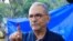 Calon presiden Timor Leste Jose Ramos Horta menunjukkan jarinya yang bertinta setelah memberikan suaranya dalam pemilihan presiden Timor Leste di Dili, Timor Leste, 19 Maret 2022. (REUTERS/Lirio da Fonseca)