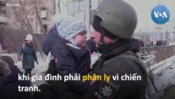 Giây phút phân ly đẫm nước mắt: Em bé Ukraine quyết không rời xa bố 