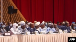 Le général Mahamat Idriss Déby Itno, autoproclamé président à la tête d'une junte de 15 généraux, veut amener les groupes armés à la table d'un "Dialogue national inclusif" prévu le 10 mai.