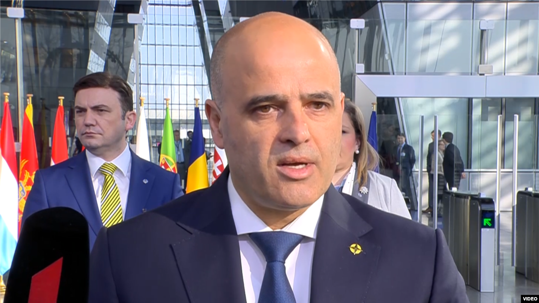 Макрон, на прес-конференција во Мадрид, обелодени дека е изготвен документ за кој рече дека е уверен оти претставува компромисно решение 