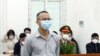 Ông Lê Văn Dũng tại phiên tòa sơ thẩm ở Hà Nội hôm 23/3. Nhà báo độc lập 52 tuổi bị tuyên y án 5 năm tù cùng 5 năm quản chế tại một phiên tòa phúc thẩm hôm 16/8 với cáo buộc "tuyên truyền chống nhà nước."