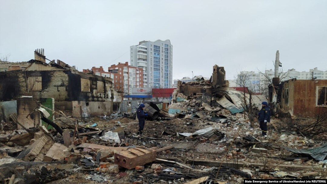 Razoreni delovi Černihiva (Foto: State Emergency Service of Ukraine/Handout via REUTERS)