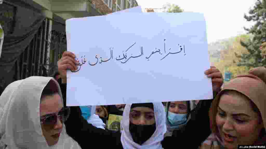 شماری از مدافعان حقوق زنان، فعالان مدنی، آموزگاران و دانش&zwnj;آموزان برای بازگشایی مکاتب دورۀ متوسطه و لیسۀ دختران در کابل تظاهرات کردند.