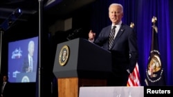 Tổng thống Joe Biden ngày thứ Bảy cho phép cấp thêm viện trợ an ninh bổ sung, mở đường cho việc vận chuyển "ngay lập tức" trang thiết bị quân sự mới tới Ukraine.