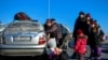 Raseljeni Ukrajinci beže iz Marijupolja (Foto: REUTERS)