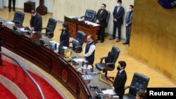 Presidente de la Asamblea Legislativa Ernesto Castro asiste a sesión extraordinaria del Congreso donde la Asamblea dictó el régimen de excepción en San Salvador , El Salvador, 27 de marzo de 2022.