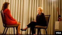 FILE - VOA's Carolyn Presutti interviews Secretary of State Madeleine Albright at the Democratic National Convention in Charlotte, North Carolina, Sept. 3, 2012.