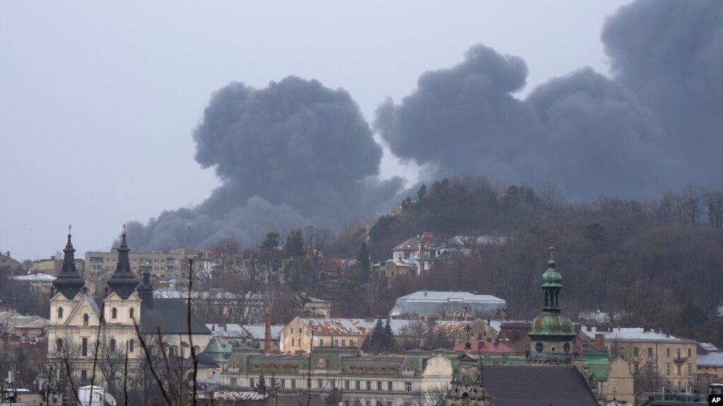 俄军狂轰滥炸乌克兰西部城市利沃夫的居民区。（2022年3月26日）(photo:VOA)