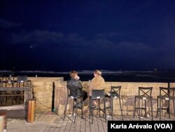 Tel Aviv es quizá la ciudad más liberal de Israel, donde la religión no parece marcar el ritmo de vida de sus habitantes. Foto Karla Arévalo, VOA.