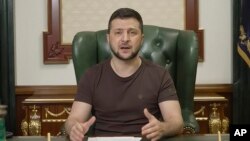 En entrevista con un medio estadounidense, el presidente de Ucrania, Volodymyr Zelenskyy, dijo este domingo que si las negociaciones fracazan, el mundo verá una escalada mucho mayor de la guerra. 