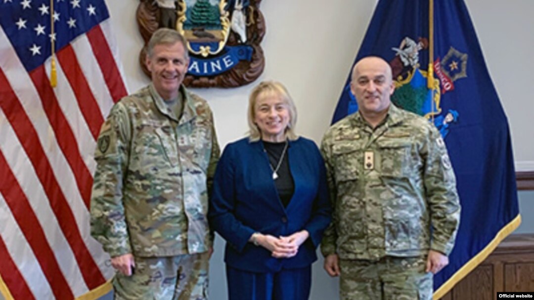 Guvernerka Mejna Dženet Mils sa načelnikom Generalštaba Vojske Crne Gore brigadnim generalom Milutinom Đurovićem (desno) i komandantom Nacionalne garde Mejna Daglasom Farnamom (Foto: maine.gov)