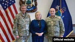 Guvernerka Mejna Dženet Mils sa načelnikom Generalštaba Vojske Crne Gore brigadnim generalom Milutinom Đurovićem (desno) i komandantom Nacionalne garde Mejna Daglasom Farnamom (Foto: maine.gov)