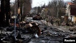 Українські військовики у Бучі, 2 квітня 2022. REUTERS/Zohra Bensemra