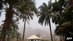 Vue générale d'une maison dans le village de Manga, à la frontière du Nigeria et du Cameroun, le 28 janvier 2022.