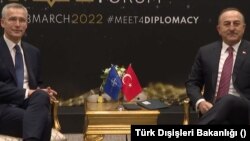 NATO Genel Sekreteri Jens Stoltenberg and Dışişleri Bakanı Mevlüt Çavuşoğlu