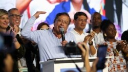 El candidato presidencial de Colombia, Gustavo Petro, habla después de ganar el referéndum de la coalición Pacto Histórico, en Bogotá, Colombia, el 13 de marzo de 2022. REUTERS/Luisa González.