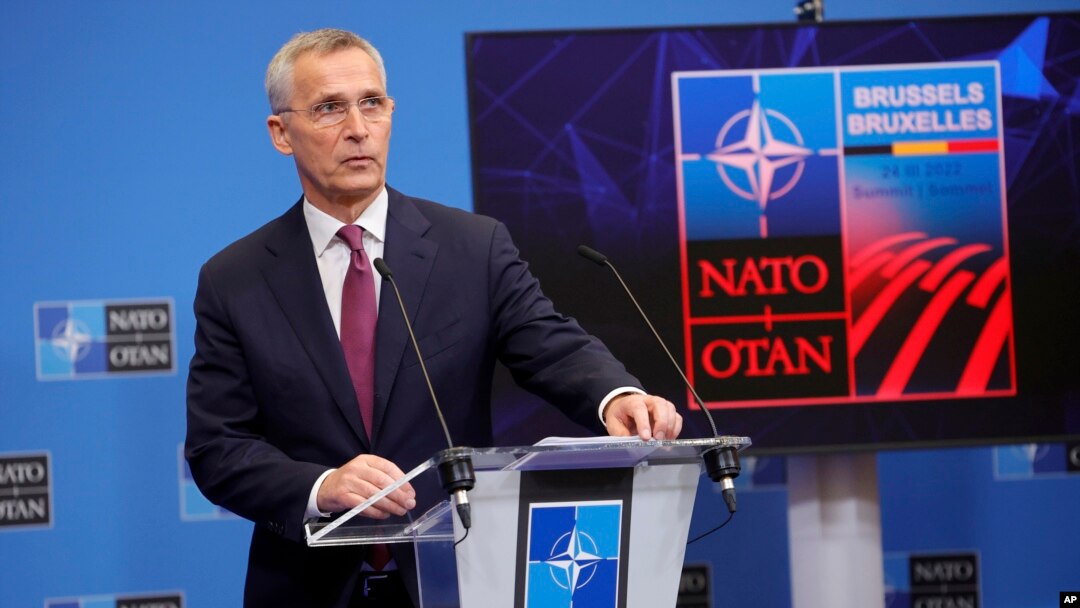 Sekjen NATO Jens Stoltenberg berbicara kepada media di Brussel, Belgia hari Rabu (23/3). 