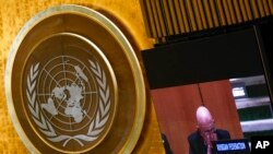 El embajador ruso para Naciones Unidas, Vasily Nebenzya, habla durante una reunión de emergencia de la Asamblea General de Naciones Unidas, en la sede de la ONU, el 24 de marzo de 2022.