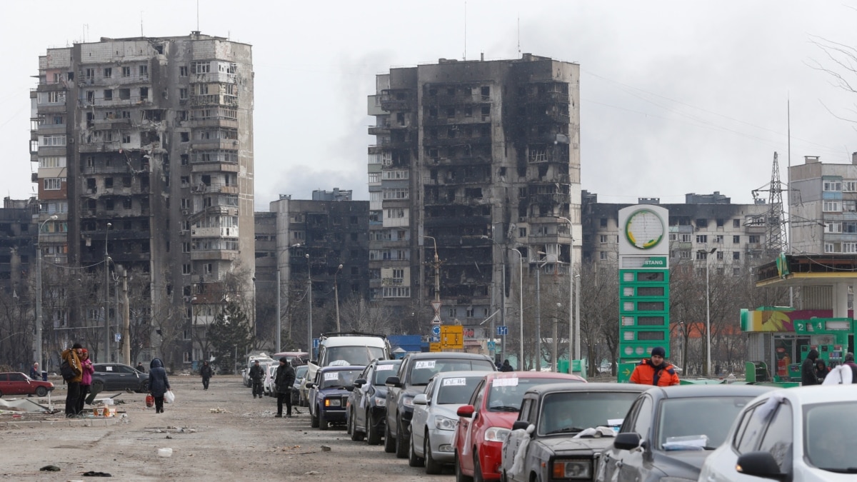 Полицейский из Мариуполя попросил помощи у президентов Байдена и Макрона