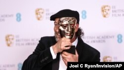 Troy Kotsur holds his Supporting Actor award for his role in the film 'Coda' at the 75th British Academy Film Awards, BAFTA's, in London, March 13, 2022.