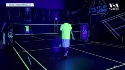 Karanlıkta Badminton Oyunu 