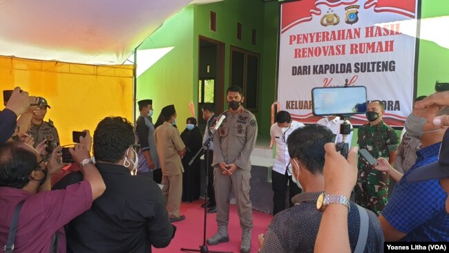 Kapolda Sulteng Irjen Pol Rudy Sufahriadi di Desa Kalora, Kabupaten Poso, Sulawesi Tengah. Selasa (8/3/2022) (Foto : VOA/Yoanes Litha)