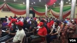 Attendees listen to health authorities at an Abuja summit to create awareness about tuberculosis in Nigeria, during the World Tuberculosis Day celebration, March 24, 2022. (Timothy Obiezu/VOA)