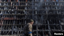 烏克蘭首都基輔的一家商場被俄軍炮火炸成廢墟。（2022年3月21日）