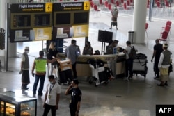 Ilustrasi - Suasana di terminal kedatangan internasional Bandara Internasional Ngurah Rai, Tuban dekat Denpasar, Bali, 16 Februari 2022. (SONNY TUMBELAKA / AFP)