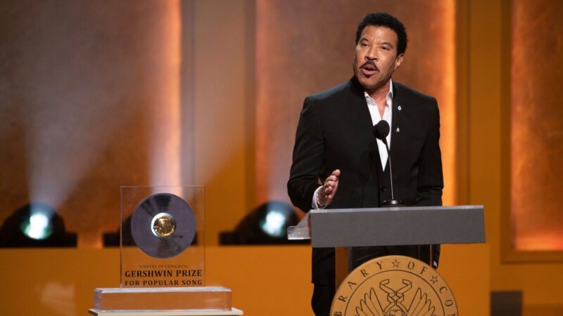 Sejumlah Artis Puji Lionel Richie pada Penghargaan Gershwin Library of Congress AS