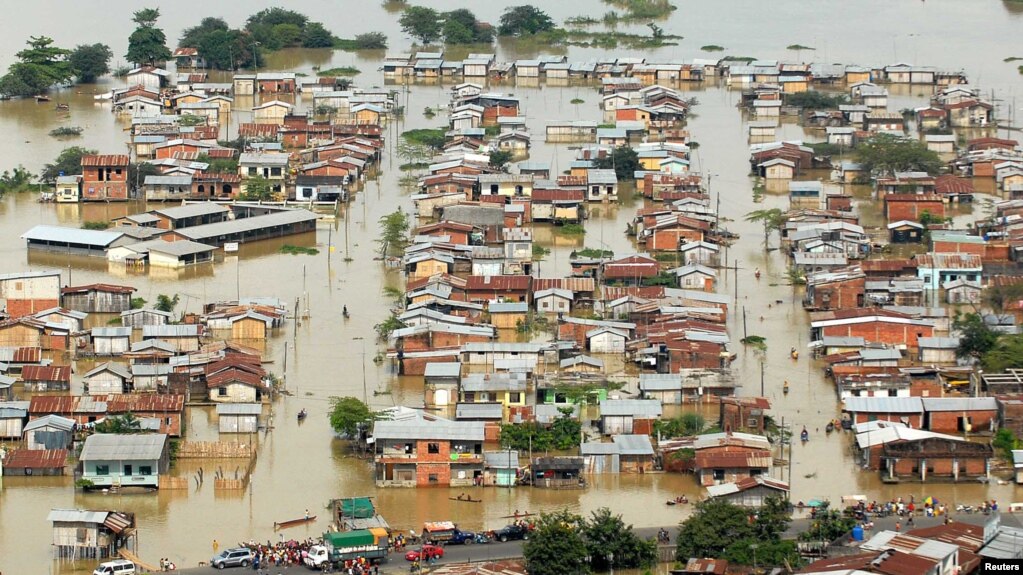 Rumah-rumah yang terendam banjir di Babahoyo 23 Februari 2008. Hujan deras menyebabkan banjir di Ekuador. (Foto: Reuters)
