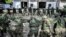 台湾士兵在高雄一处军事基地进行军事表演。(2021年1月6日)