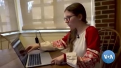 Ukrainian Teenager Watches Zelenskyy Appeal to US Lawmakers