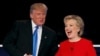 Los entonces candidatos presidenciales Donald Trump y Hillary Clinton se estrechan las manos después de su primer debate en Nueva York el 26 de septiembre de 2016.