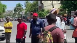 Yon gwoup militan manifeste kont Premye Minis Ariel Henry. Renan Toussaint